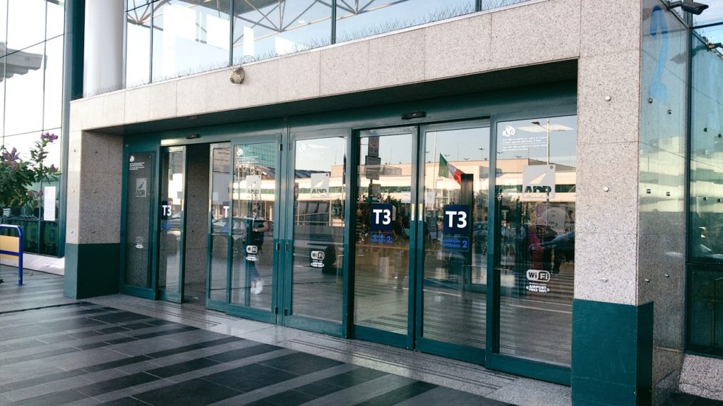 アルビス 待ち合わせ ローマ 空港