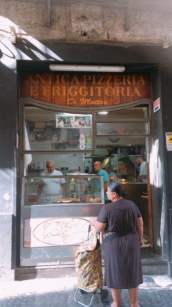 ナポリ 昼食 ランチ ピザ