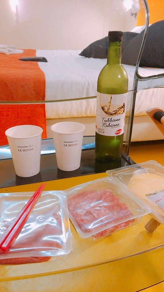 ナポリ ホテル 部屋 二次会