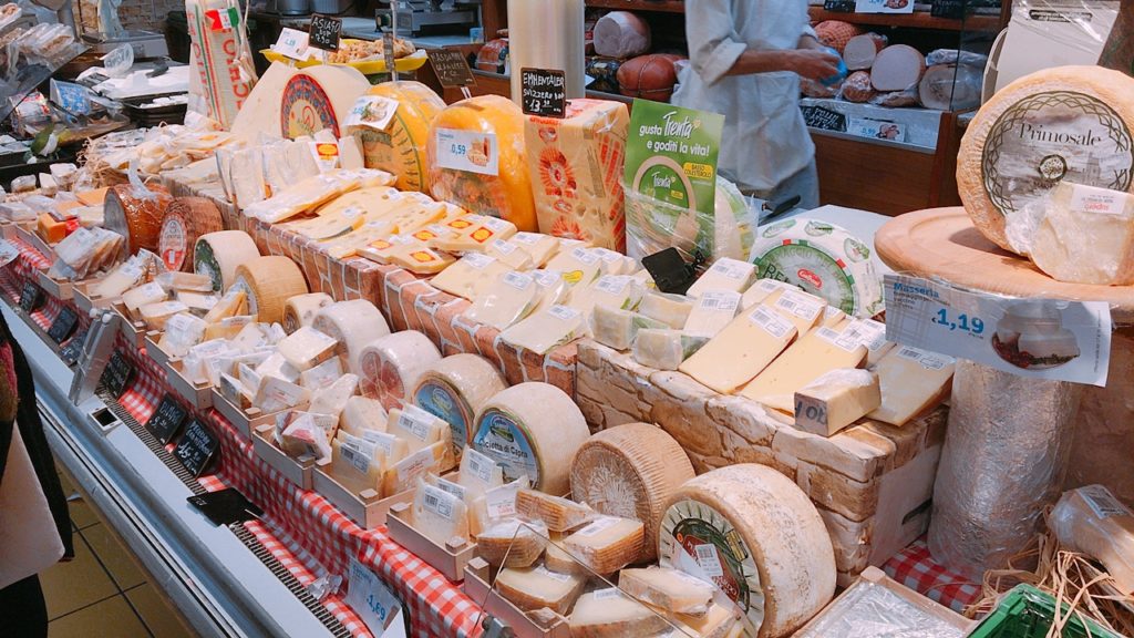 ナポリ スーパー チーズ