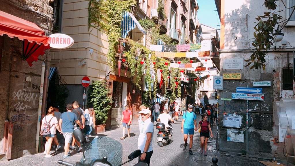 ナポリ 観光 街並み