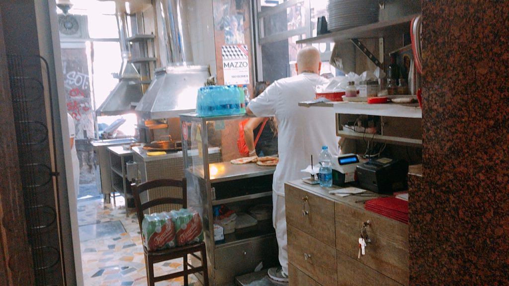 ナポリ おいしい ピザ