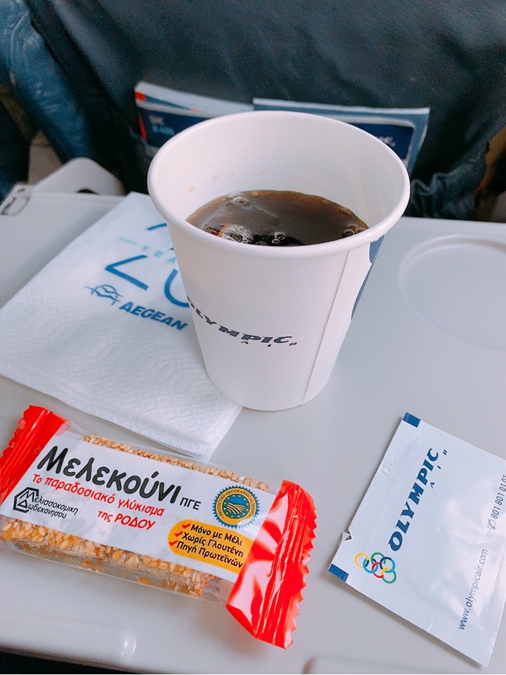 アテネ サントリーニ 機内食 飲み物 オリンピック航空