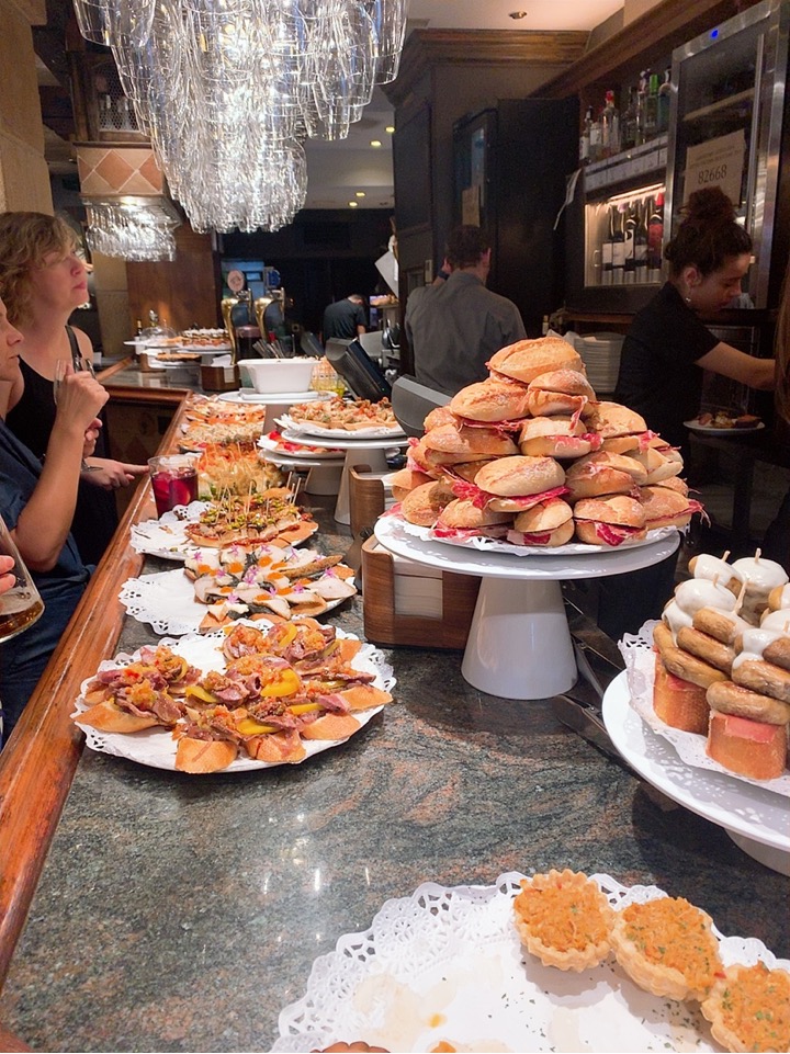 サンセバスティアン バル バル巡り 旧市街 gandarias 店内