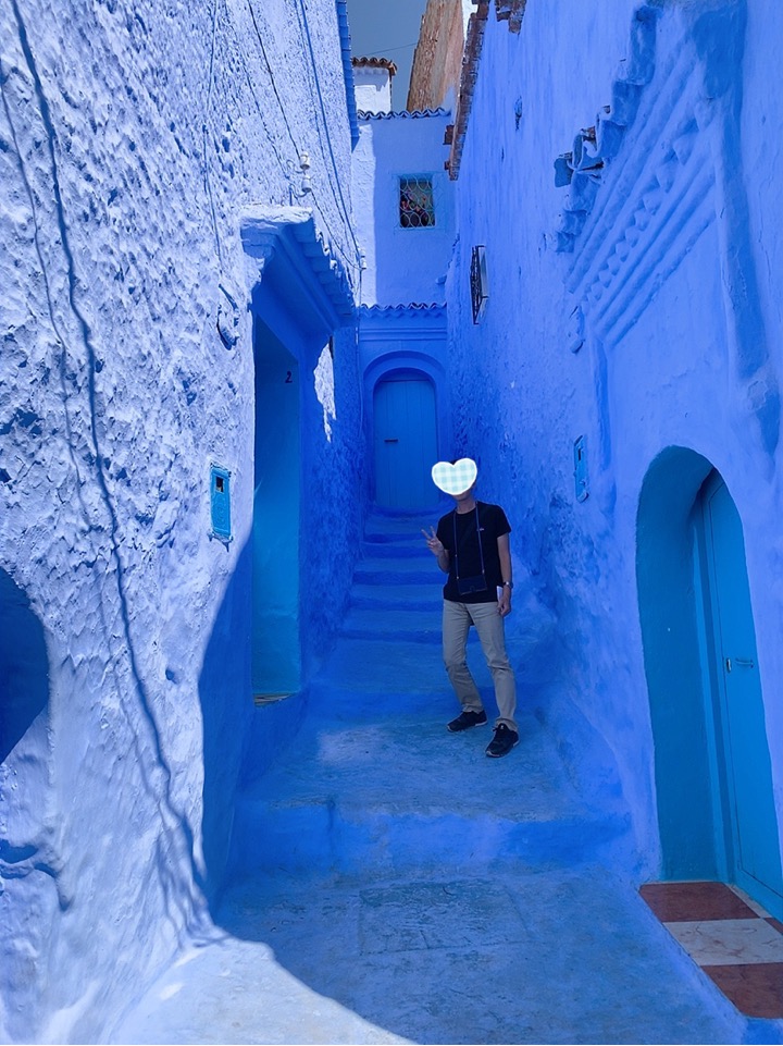 モロッコ シャウエン 青い街 歩き方 少年 ガイド