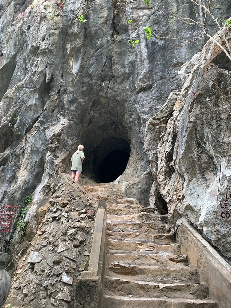 五行山 行き方 ハード 歩く 服装 洞窟 五鉱山 洞窟 ヴァントン洞窟（Van Thong Cave）