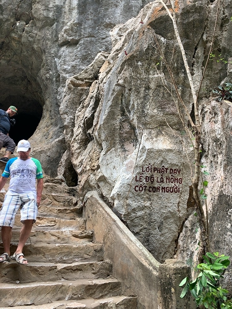 五行山 行き方 ハード 歩く 服装 洞窟 五鉱山 洞窟 ヴァントン洞窟（Van Thong Cave）