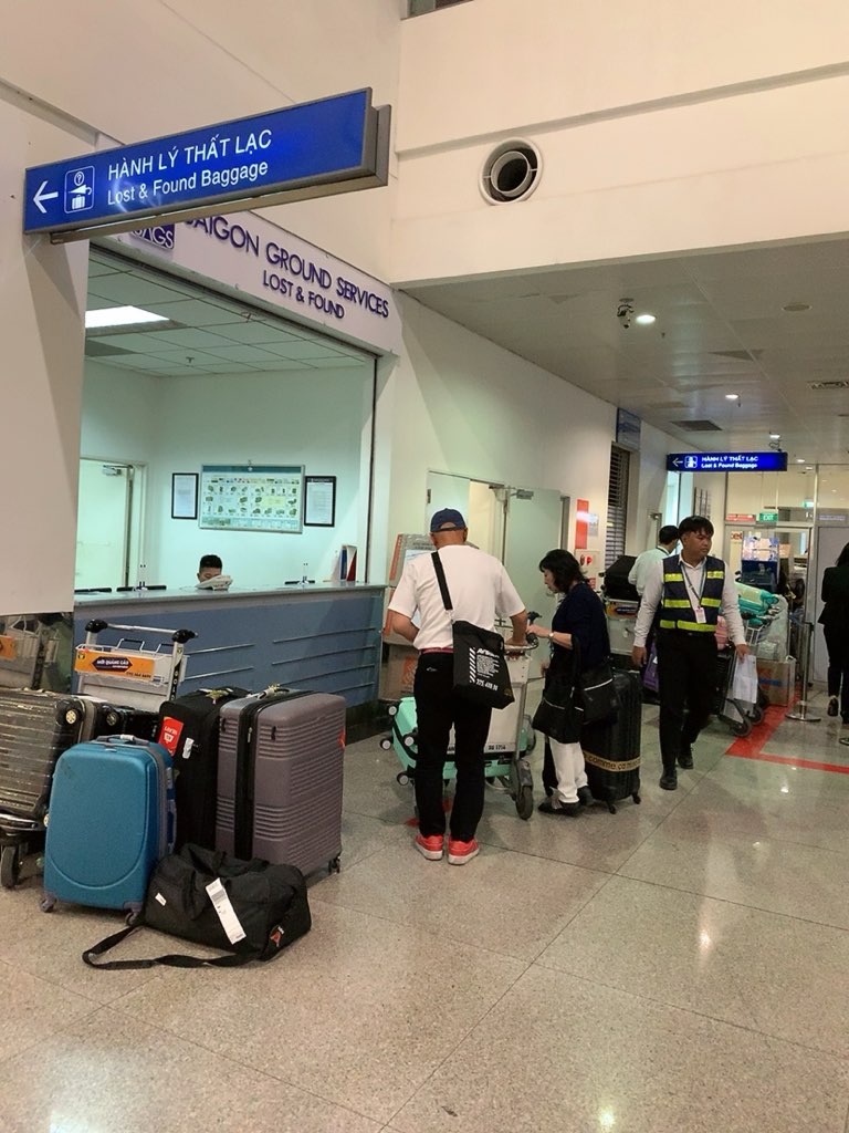 ベトナムエアライン　ベトナム航空　バック　スーツケース　破損　壊れる　修理　空港　手続き